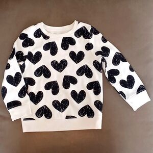 BLACK & WHITE HEART SWEATSHIRT SIZE 4T CAT & JACK